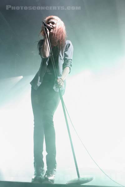 THE KILLS - 2012-06-22 - PARIS - Hippodrome de Longchamp - Alison Nicole Mosshart